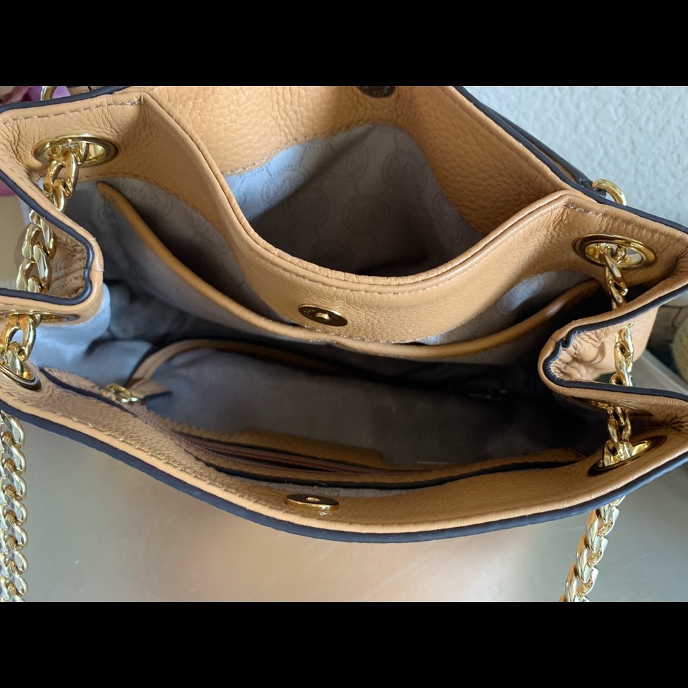 Michael Kors Handbag - Picture 2 of 2